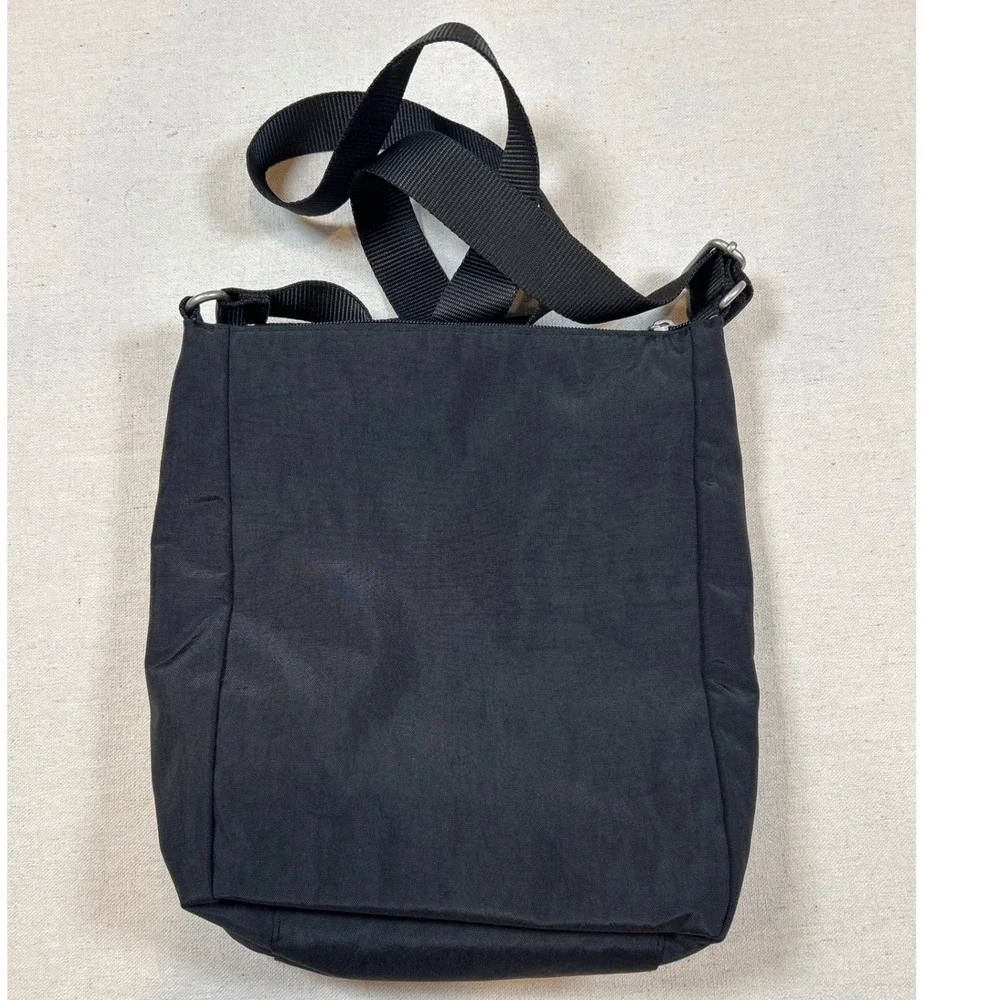 Baggallini Black Town Bagg Crossbody Messenger Adjustable Strap Travel Purse Bag